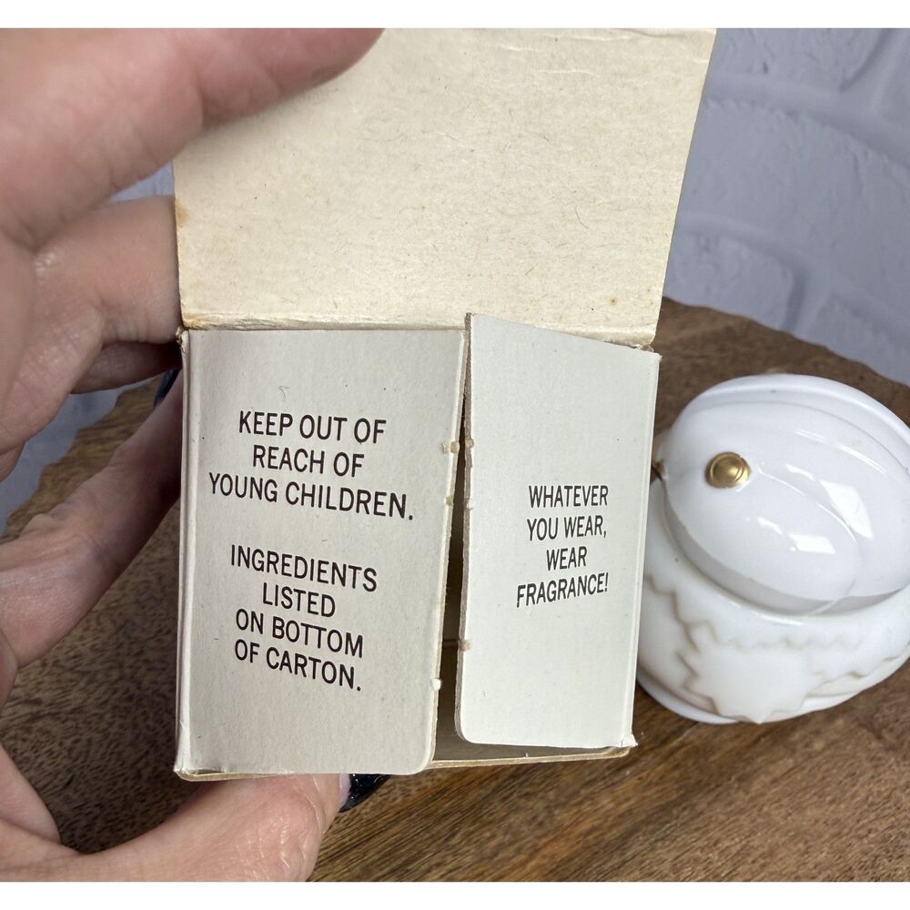 NEW Vintage Vintage 70s Avon Snowbird Moonwind Cream Sachet & Box - Picture 4 of 12